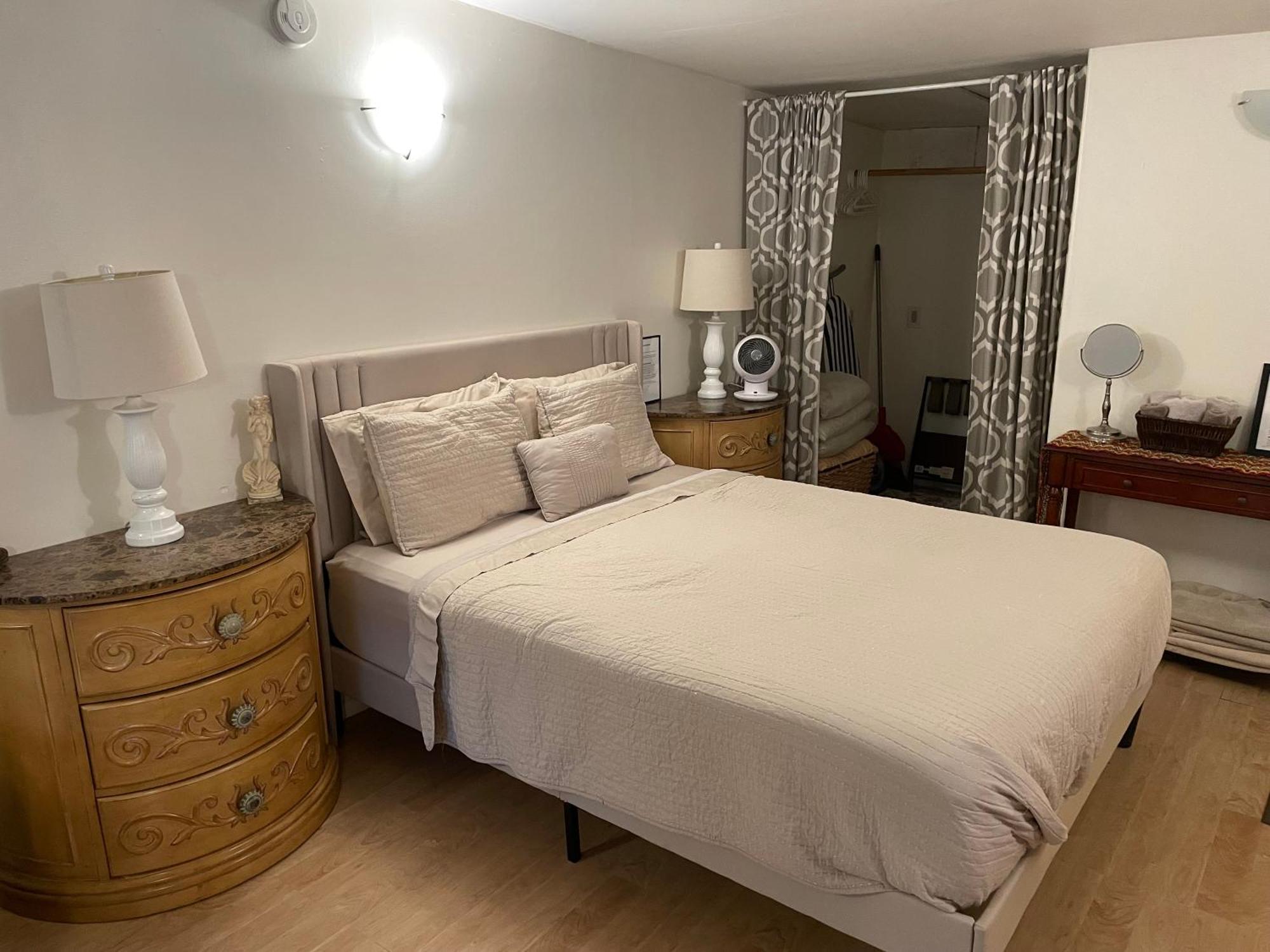 Guest House Near Universal Studios Лос-Анджелес Экстерьер фото