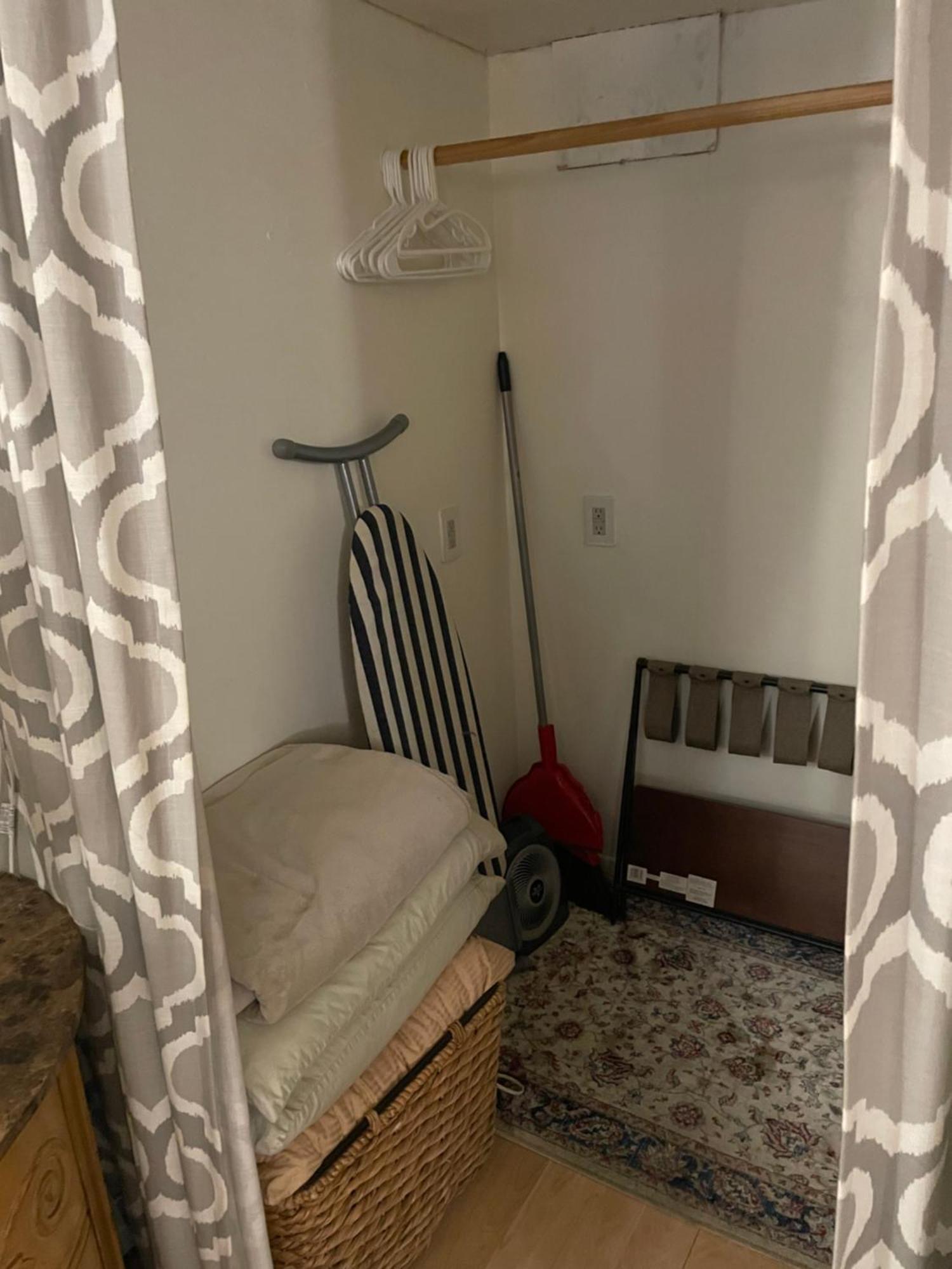 Guest House Near Universal Studios Лос-Анджелес Экстерьер фото