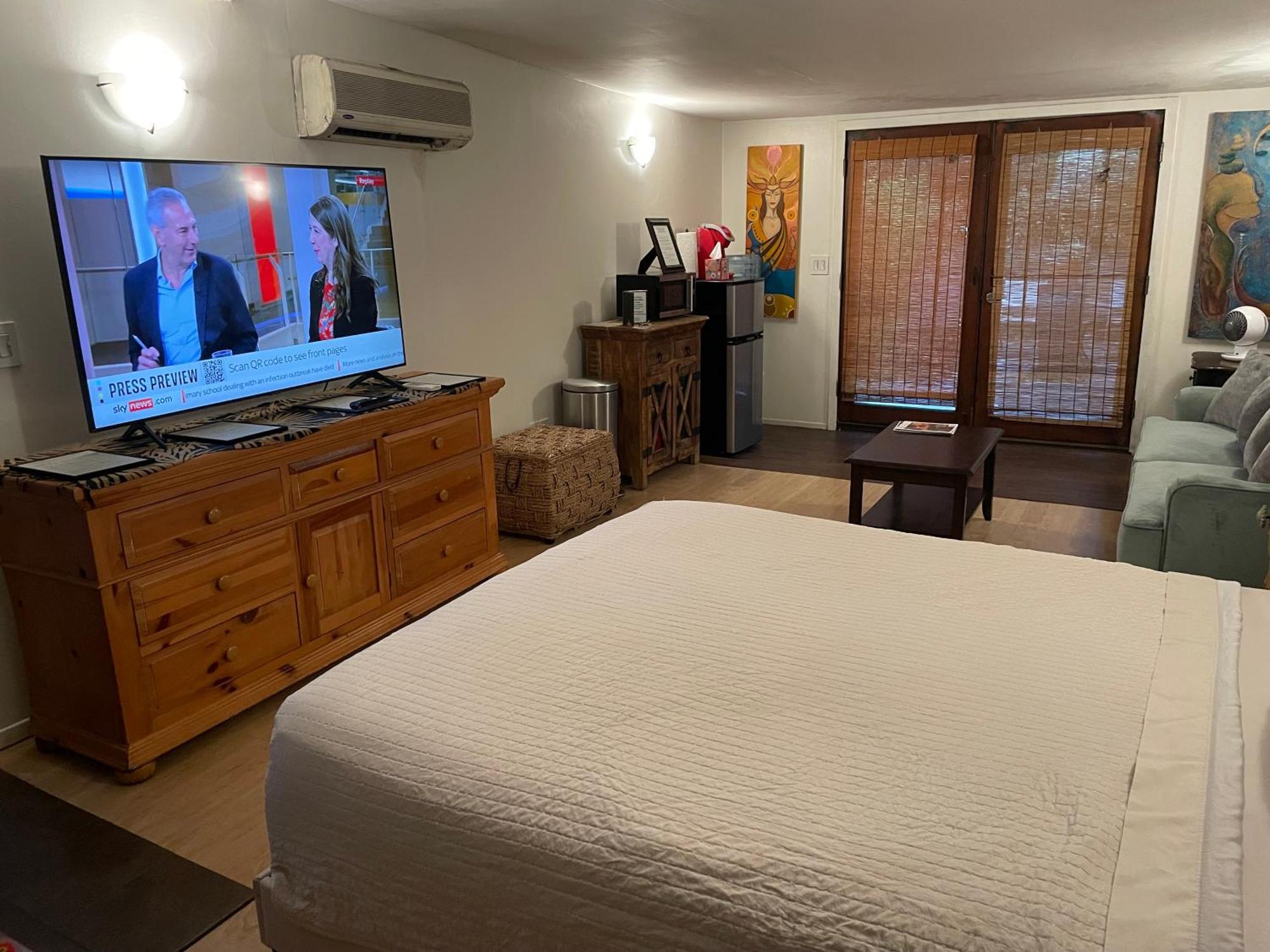 Guest House Near Universal Studios Лос-Анджелес Экстерьер фото